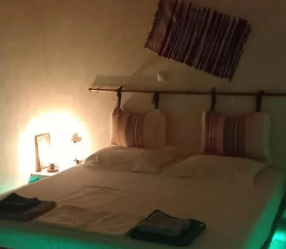 펜션 Zikos House 모넴바시아